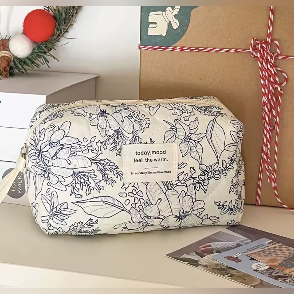 “Today Mood” Floral Quilted Makeup Bag – Soft & Stylish! - Picture 1 of 2